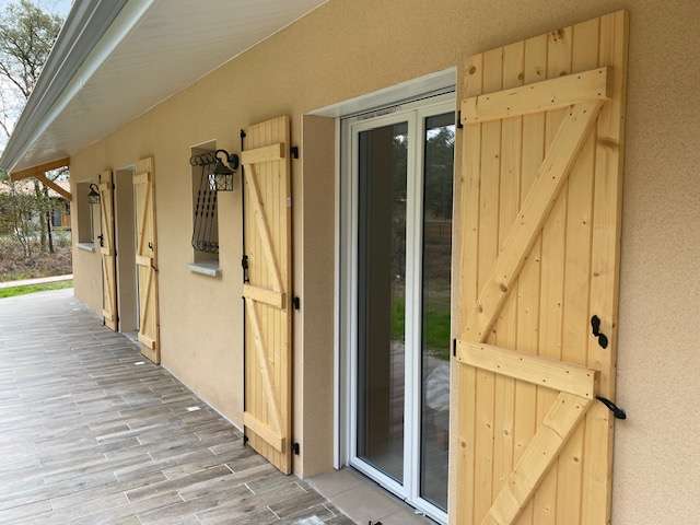 Pompe à peinture Airless professionnelle utilisée par Steven Peinture 40 pour les grands chantiers de rénovation dans les Landes.