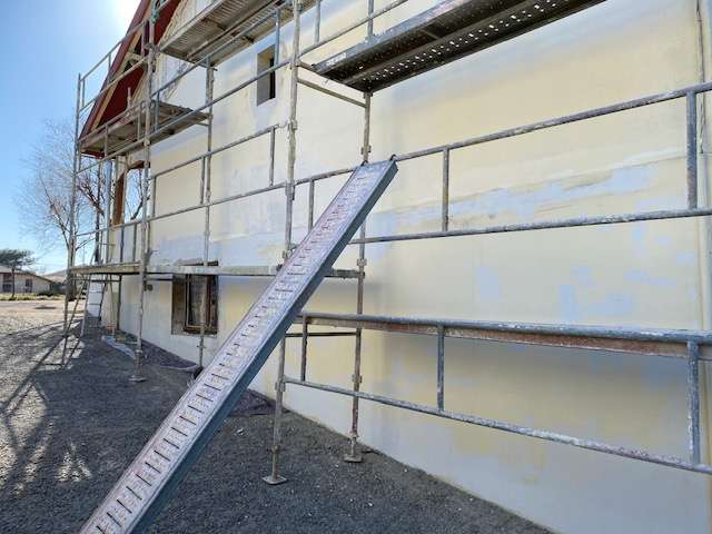 Préparation minutieuse et protection des sols pour un chantier de peinture mécanisée dans le secteur de Saint-Paul-lès-Dax.